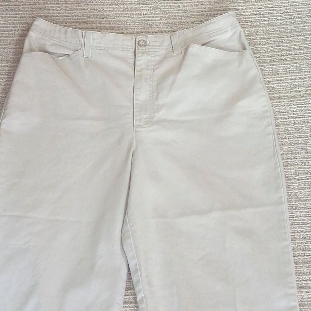 GLORIA VANDERBILT Women's Size 14 Khaki Pleated Capri Pants Cotton Blend Khakis - Picture 7 of 10